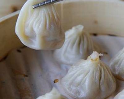 Steamed Shrimp, Scallop, & Pork Soup Dumplings (8 pcs) 海陸小籠湯包